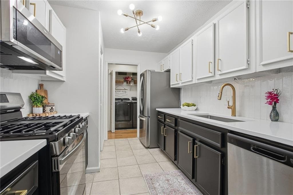 2 bedroom, 2 bathroom, 1,263 sq ft condominium for sale at 4013 Lake Pointe Circle, Roswell, GA 30075 — photo 4