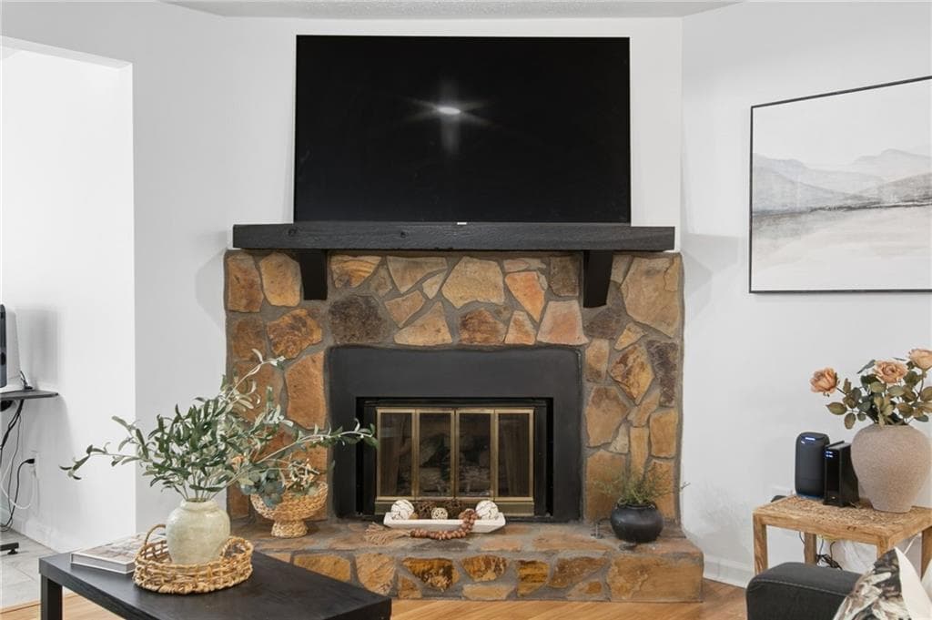 2 bedroom, 2 bathroom, 1,263 sq ft condominium for sale at 4013 Lake Pointe Circle, Roswell, GA 30075 — photo 10