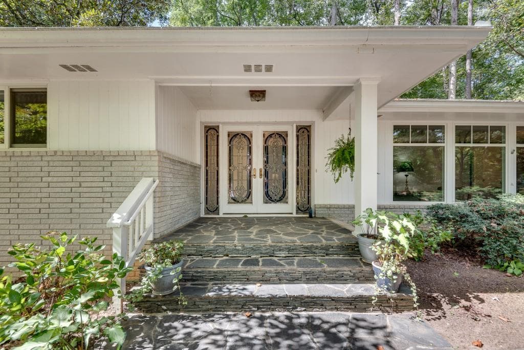 5 bedroom, 3 bathroom, 2,885 sq ft single family residence for sale at 1800 Angelique Drive, Decatur, GA 30033 — photo 2
