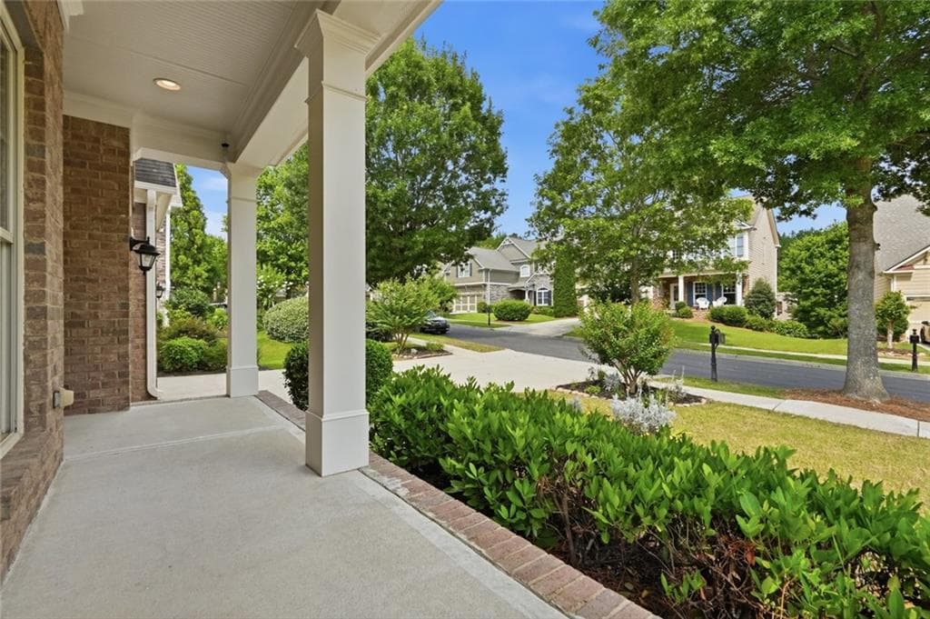 3 bedroom, 3 bathroom, 2,874 sq ft single family residence for sale at 7719 Copper Kettle Way, Flowery Branch, GA 30542 — photo 4