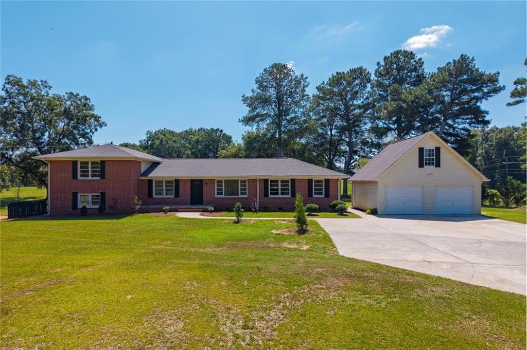 4 bedroom, 2 bathroom, 2,488 sq ft single family residence for sale at 2631 Whitney Road, Monroe, GA 30655