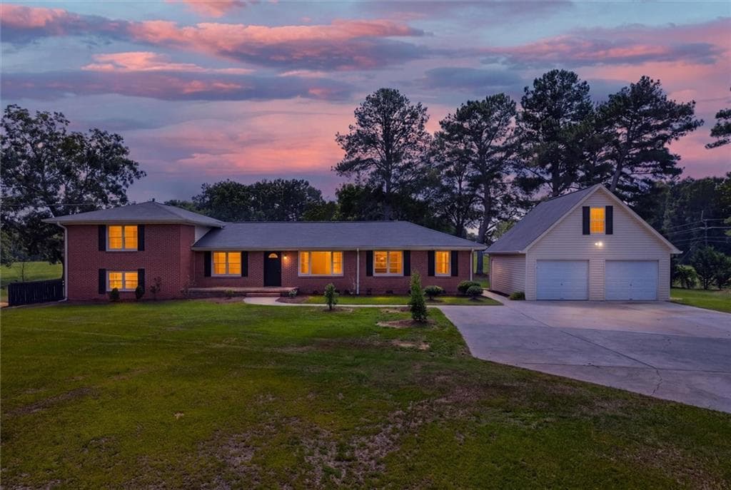 4 bedroom, 2 bathroom, 2,488 sq ft single family residence for sale at 2631 Whitney Road, Monroe, GA 30655 — photo 3