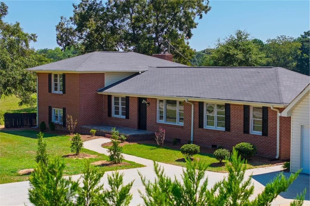 4 bedroom, 2 bathroom, 2,488 sq ft single family residence for sale at 2631 Whitney Road, Monroe, GA 30655 — photo 4