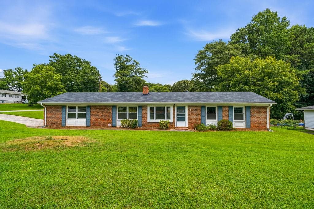 4 bedroom, 2 bathroom, 2,055 sq ft home for sale at 224 Stone Mill Lane, Marietta, GA