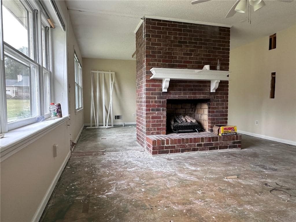4 bedroom, 2 bathroom, 2,055 sq ft single family residence for sale at 224 Stone Mill Lane, Marietta, GA 30064 — photo 4