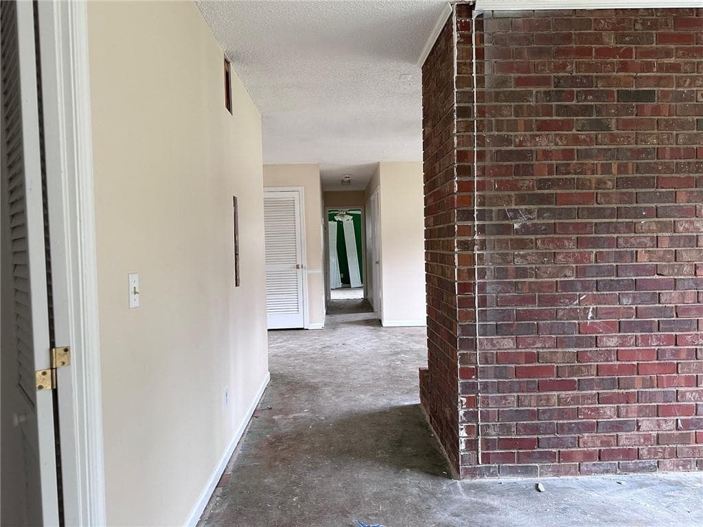 4 bedroom, 2 bathroom, 2,055 sq ft single family residence for sale at 224 Stone Mill Lane, Marietta, GA 30064 — photo 8