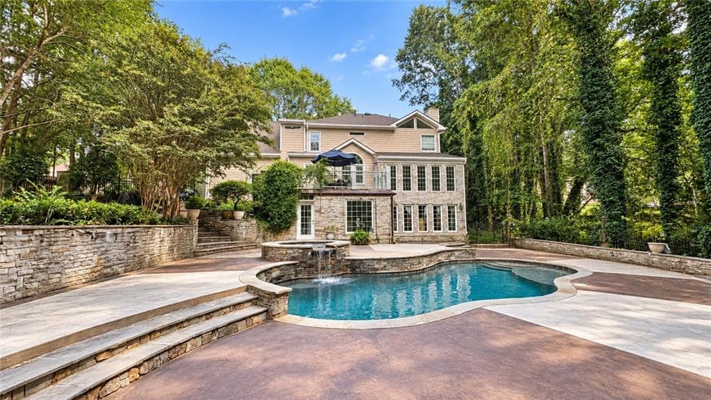 5 bedroom, 5 bathroom, 4,441 sq ft single family residence for rent at 2370 Friars Gate Drive, Lawrenceville, GA 30043 for $3,200 a month — photo 2