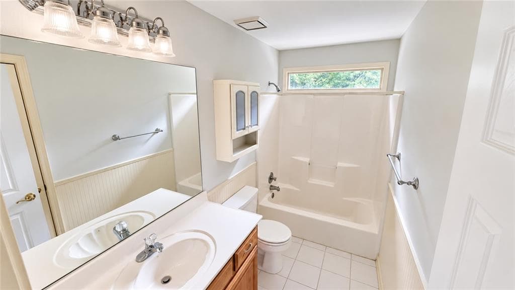 5 bedroom, 5 bathroom, 4,441 sq ft single family residence for rent at 2370 Friars Gate Drive, Lawrenceville, GA 30043 for $3,200 a month — photo 3