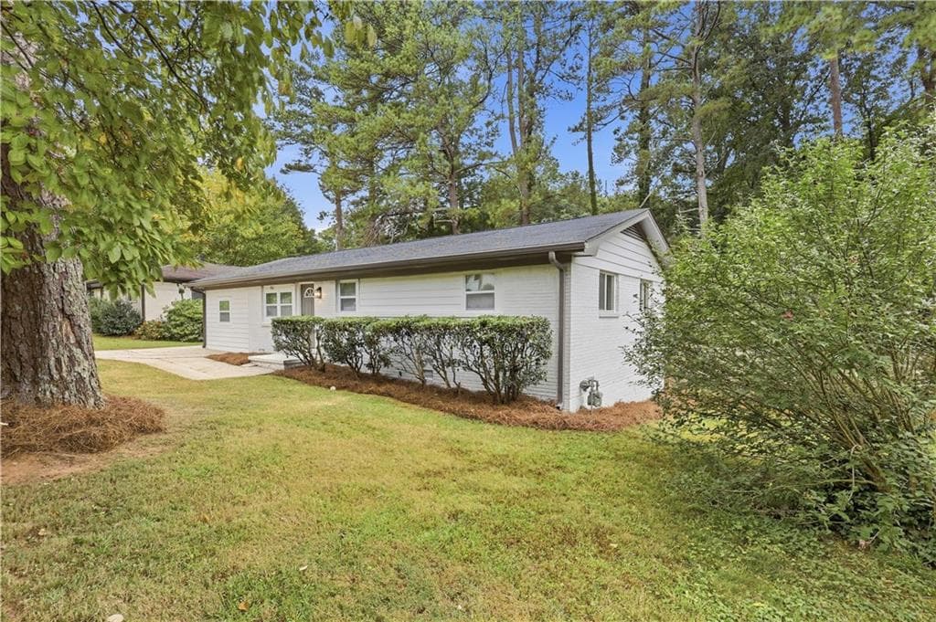3 bedroom, 2 bathroom, 1,468 sq ft single family residence for sale at 1961 Glenmar Drive, Decatur, GA 30032 — photo 4