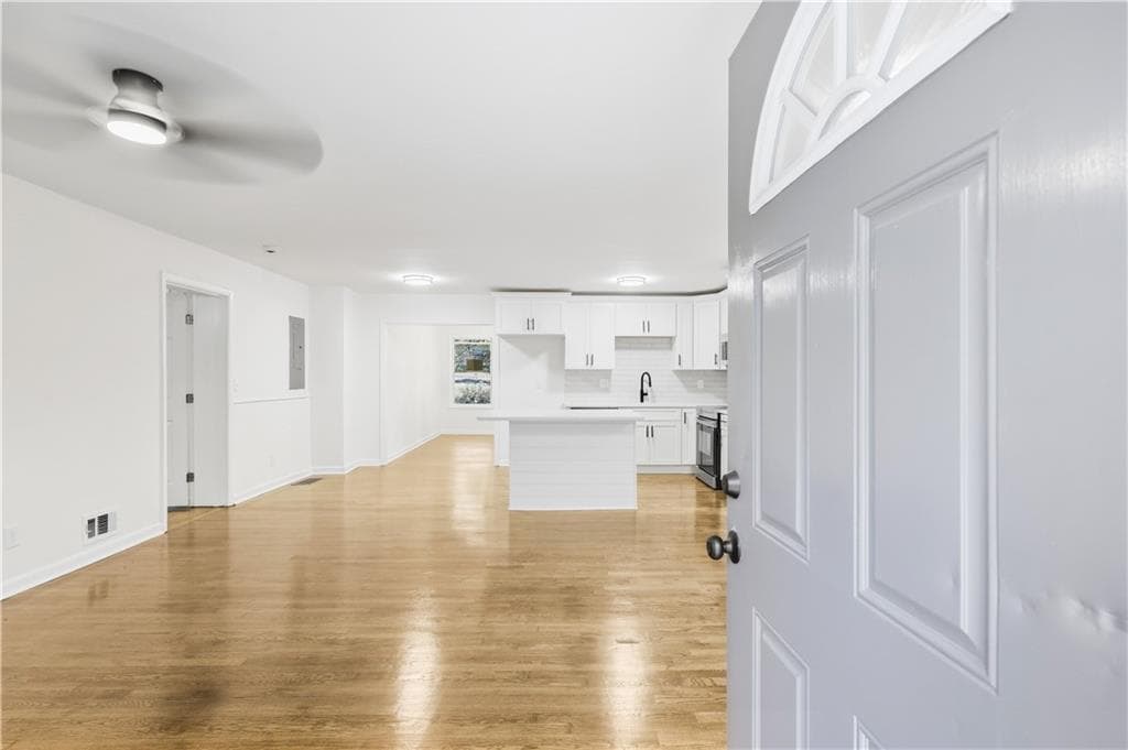 3 bedroom, 2 bathroom, 1,468 sq ft single family residence for sale at 1961 Glenmar Drive, Decatur, GA 30032 — photo 5