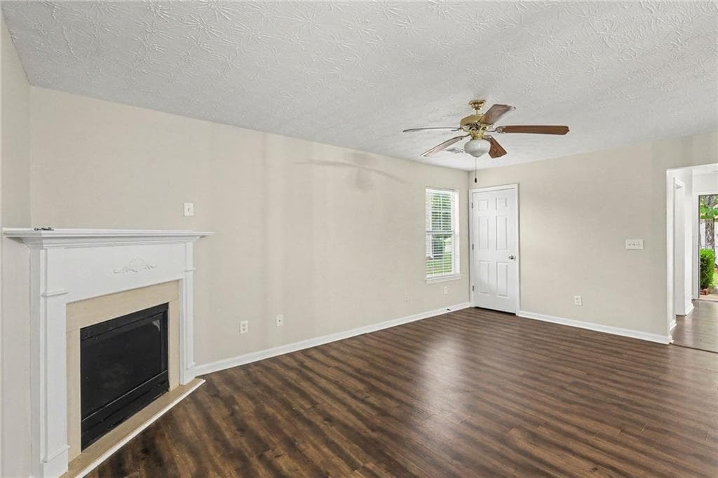 3 bedroom, 3 bathroom, 1,737 sq ft single family residence for sale at 310 Parkview Place Drive, Mcdonough, GA 30253 — photo 2
