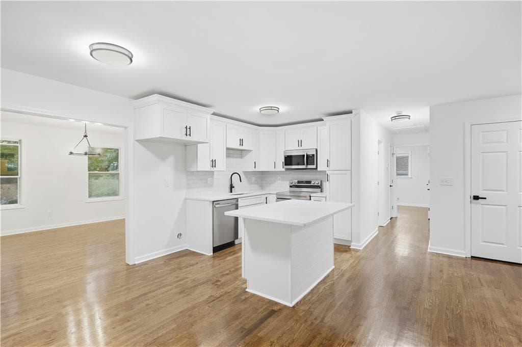 3 bedroom, 2 bathroom, 1,468 sq ft single family residence for sale at 1961 Glenmar Drive, Decatur, GA 30032 — photo 9