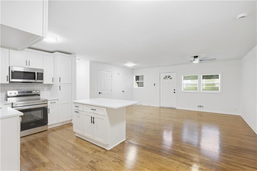 3 bedroom, 2 bathroom, 1,468 sq ft single family residence for sale at 1961 Glenmar Drive, Decatur, GA 30032 — photo 10