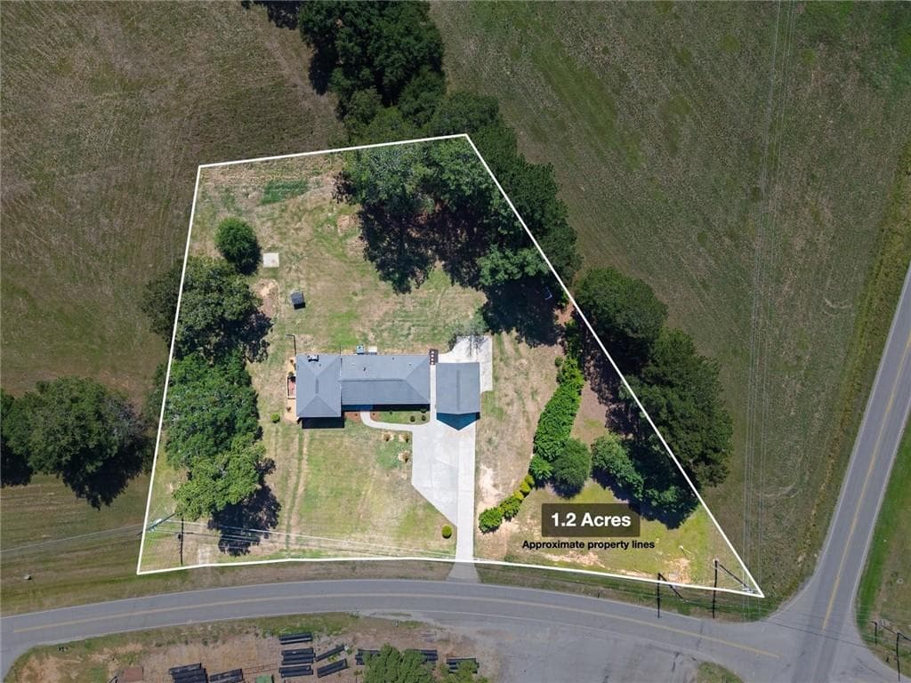 4 bedroom, 2 bathroom, 2,488 sq ft single family residence for sale at 2631 Whitney Road, Monroe, GA 30655 — photo 2
