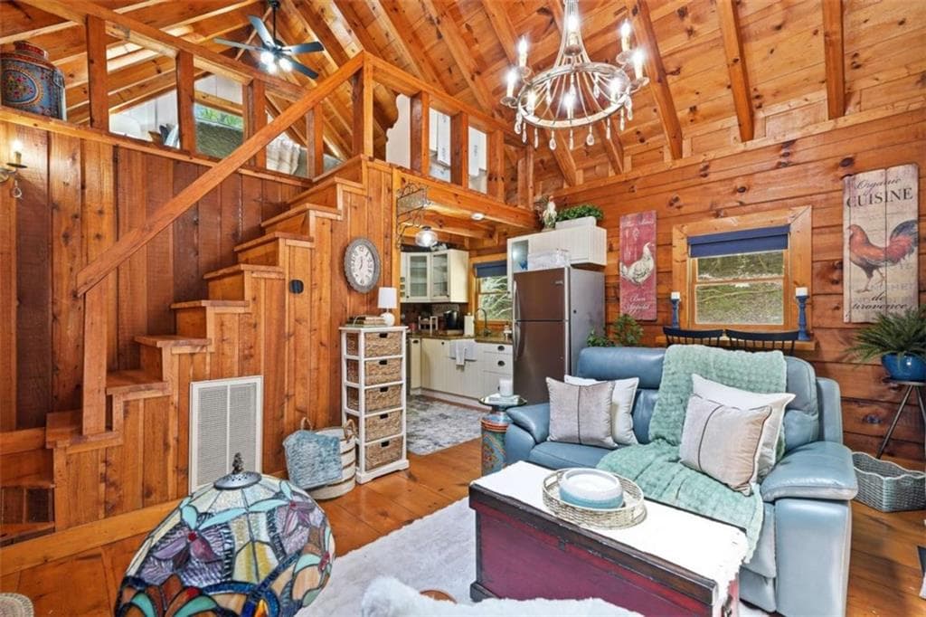 2 bedroom, 1 bathroom, 684 sq ft single family residence for sale at 35 Finch Lane, Blue Ridge, GA 30513 — photo 2