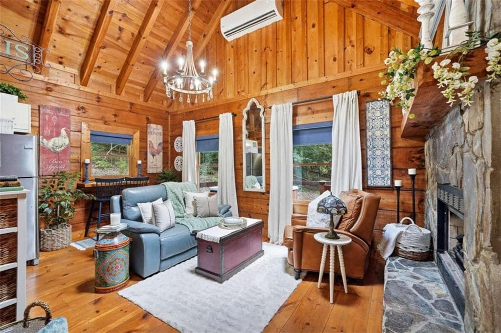 2 bedroom, 1 bathroom, 684 sq ft single family residence for sale at 35 Finch Lane, Blue Ridge, GA 30513 — photo 3