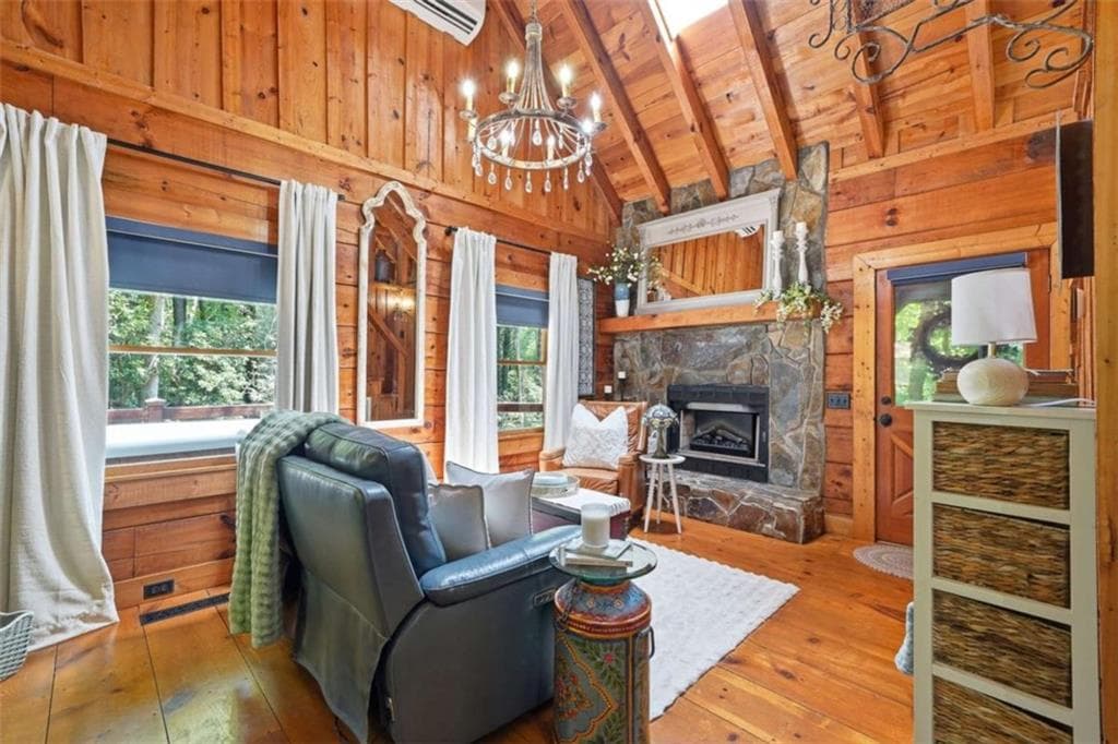 2 bedroom, 1 bathroom, 684 sq ft single family residence for sale at 35 Finch Lane, Blue Ridge, GA 30513 — photo 6