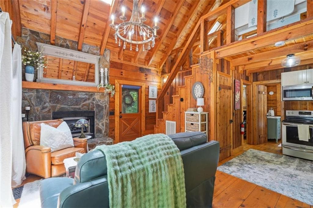 2 bedroom, 1 bathroom, 684 sq ft single family residence for sale at 35 Finch Lane, Blue Ridge, GA 30513 — photo 8