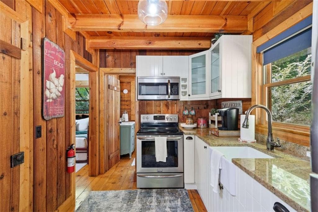 2 bedroom, 1 bathroom, 684 sq ft single family residence for sale at 35 Finch Lane, Blue Ridge, GA 30513 — photo 9