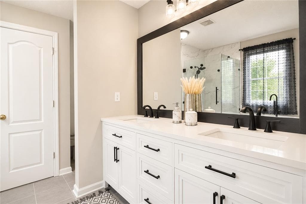 3 bedroom, 3 bathroom, 1,854 sq ft single family residence for sale at 3788 Walnut Creek Way, Lithonia, GA 30038 — photo 4