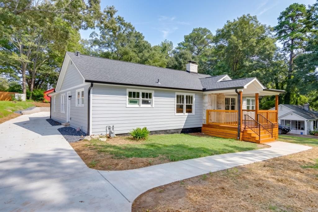 3 bedroom, 3 bathroom, 1,896 sq ft single family residence for sale at 1057 Ferndale Street, Stone Mountain, GA 30083 — photo 3