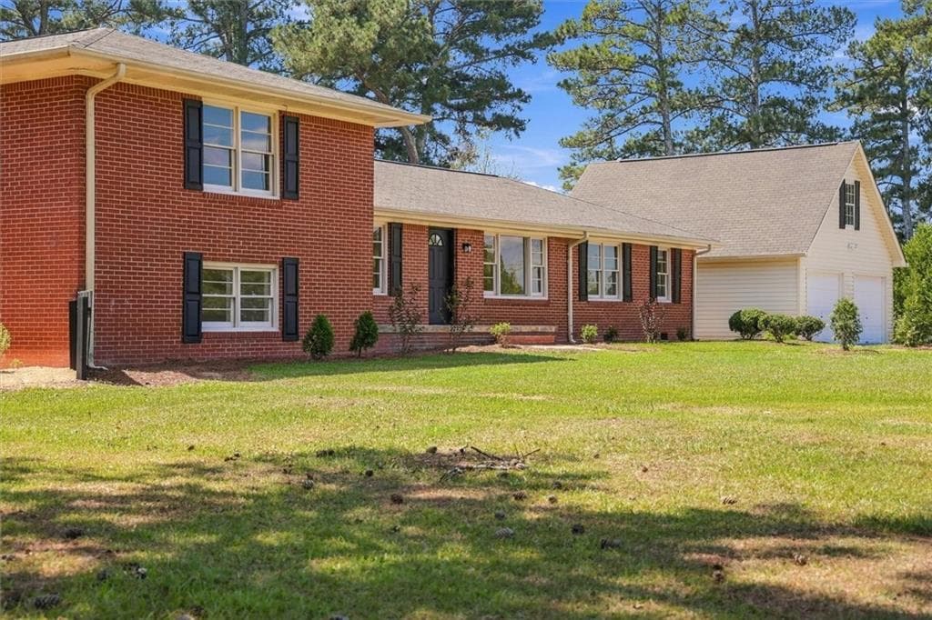 4 bedroom, 2 bathroom, 2,488 sq ft single family residence for sale at 2631 Whitney Road, Monroe, GA 30655 — photo 5