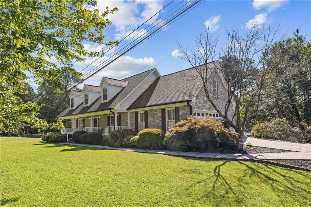 4 bedroom, 4 bathroom, 2,030 sq ft single family residence for sale at 3906 Laurens Lane, Snellville, GA 30039