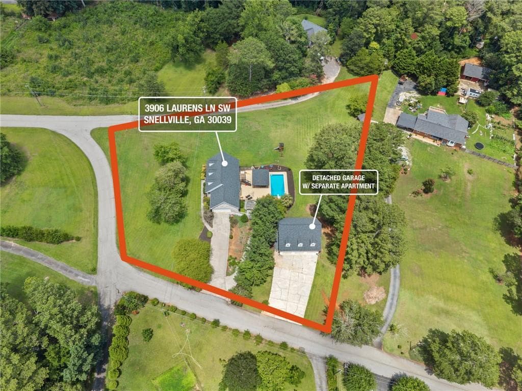 4 bedroom, 4 bathroom, 2,030 sq ft single family residence for sale at 3906 Laurens Lane, Snellville, GA 30039 — photo 2