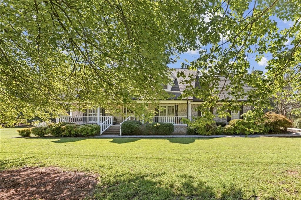 4 bedroom, 4 bathroom, 2,030 sq ft single family residence for sale at 3906 Laurens Lane, Snellville, GA 30039 — photo 3