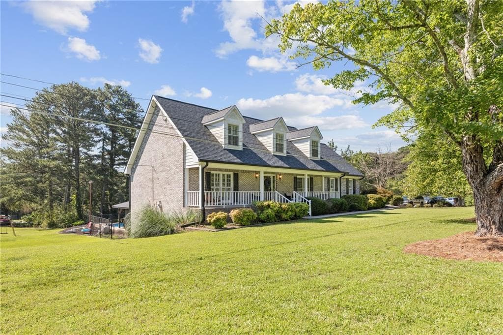 4 bedroom, 4 bathroom, 2,030 sq ft single family residence for sale at 3906 Laurens Lane, Snellville, GA 30039 — photo 4