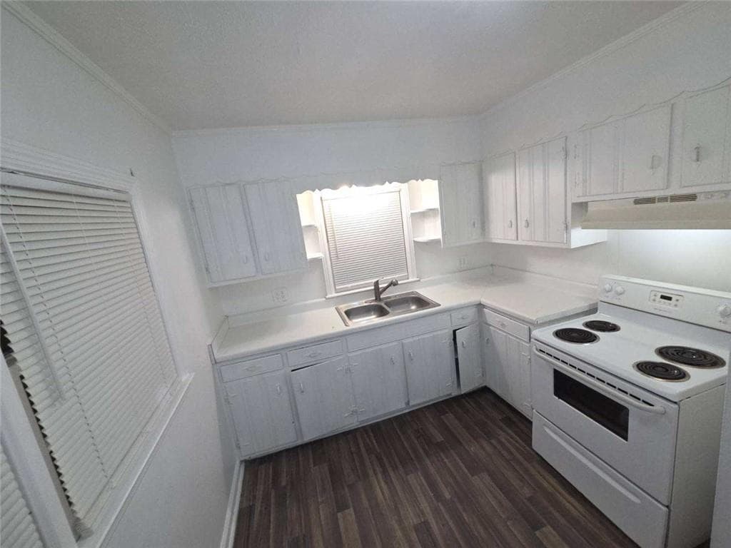 3 bedroom, 2 bathroom, 1,244 sq ft single family residence for sale at 3280 Napier Avenue, Macon, GA 31204 — photo 3