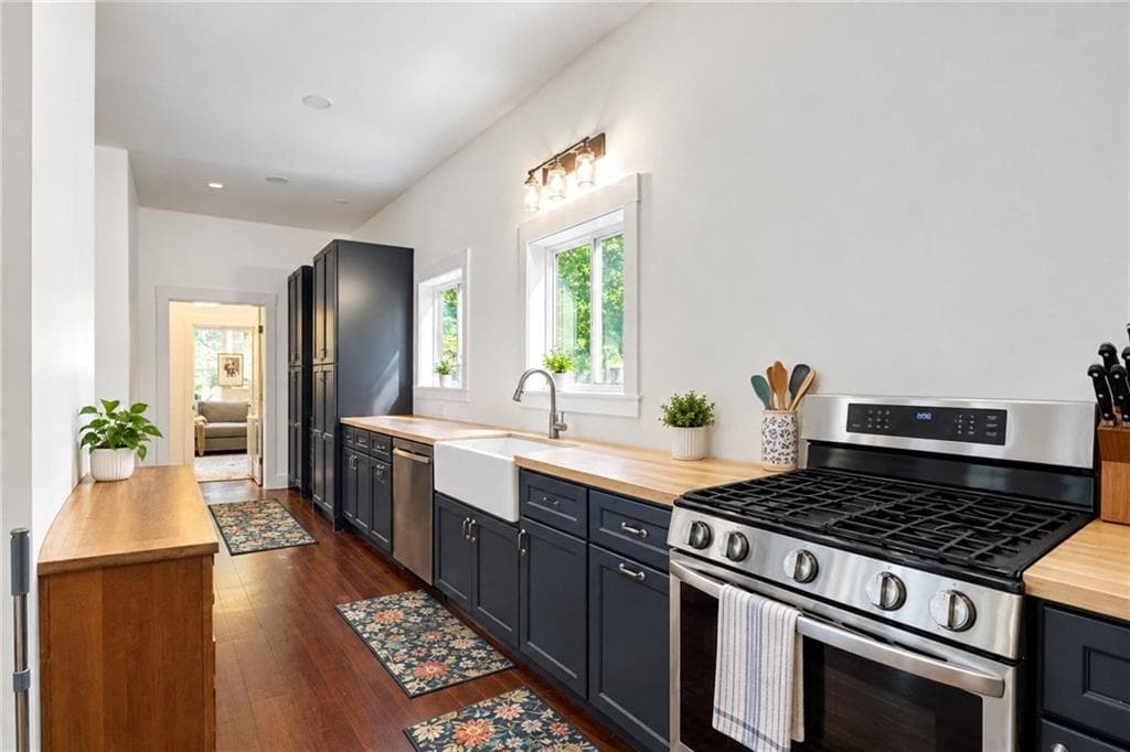2 bedroom, 3 bathroom, 2,476 sq ft single family residence for sale at 300 Pine Drive, Dahlonega, GA 30533 — photo 2
