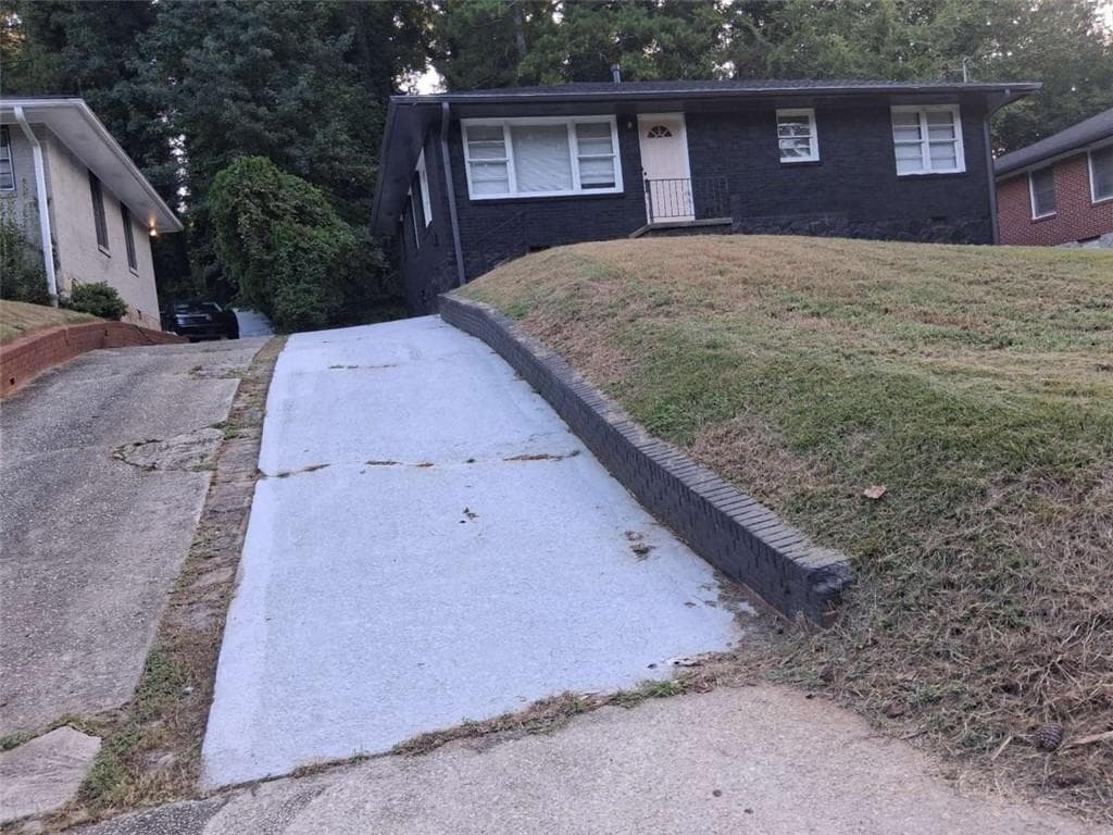 3 bedroom, 1 bathroom, 1,100 sq ft single family residence for sale at 2028 Wells Drive, Atlanta, GA 30311 — photo 4