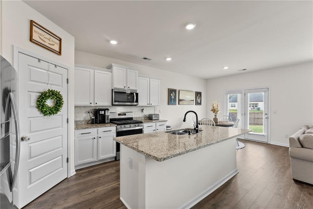5 bedroom, 4 bathroom, 2,820 sq ft single family residence for sale at 915 Graham Campbell Lane, Statham, GA 30666 — photo 9