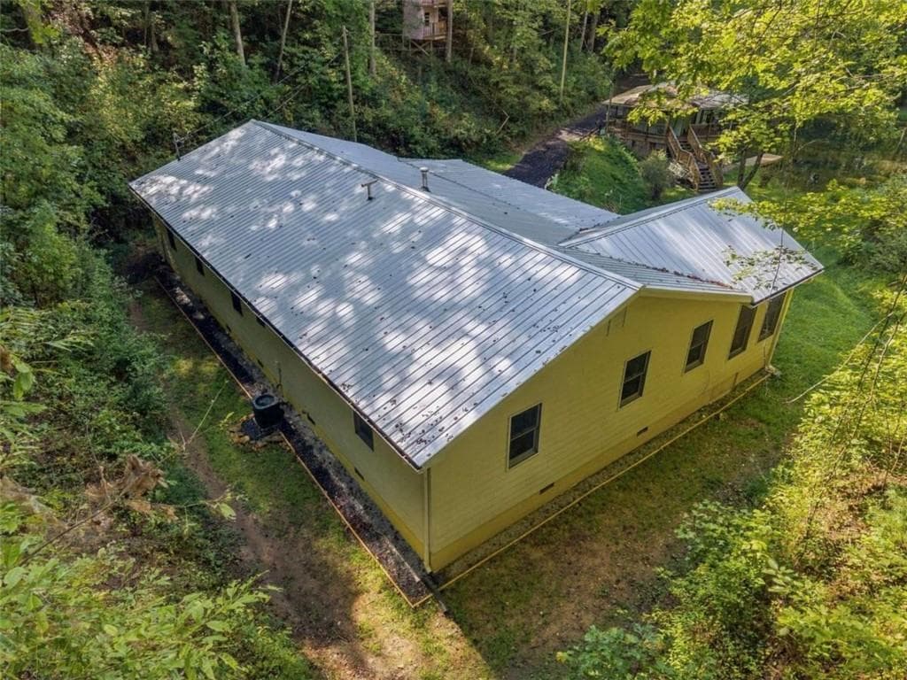 2 bedroom, 2 bathroom, 1,652 sq ft single family residence for sale at 250 Mccollum Road, Ellijay, GA 30540 — photo 5