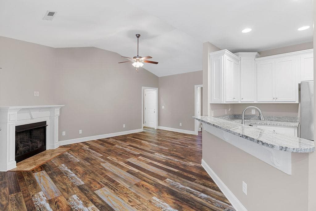 3 bedroom, 2 bathroom, 1,634 sq ft single family residence for sale at 16 Round Rock Circle, Rome, GA 30161 — photo 6