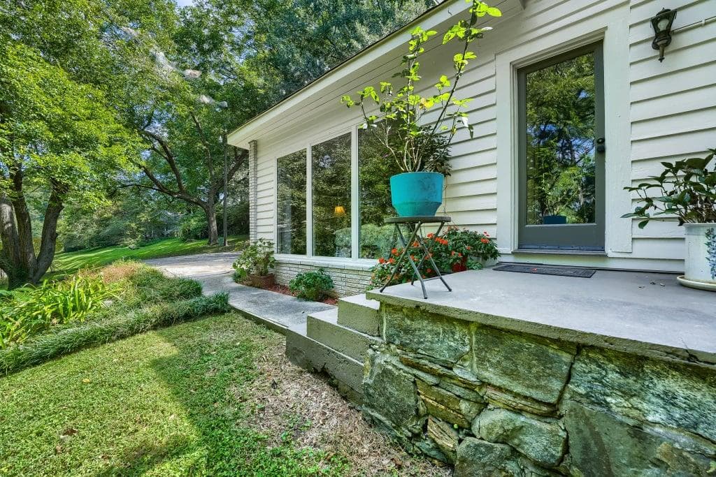 2 bedroom, 2 bathroom, 1,470 sq ft single family residence for sale at 615 Spring Street, Villa Rica, GA 30180 — photo 3