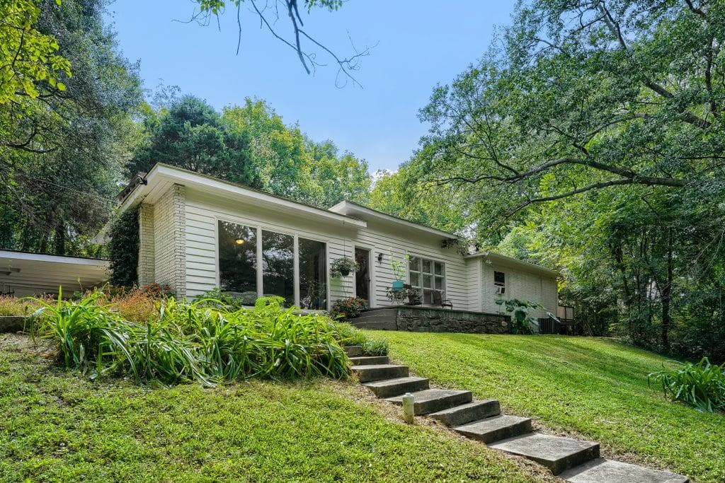 2 bedroom, 2 bathroom, 1,470 sq ft single family residence for sale at 615 Spring Street, Villa Rica, GA 30180 — photo 4