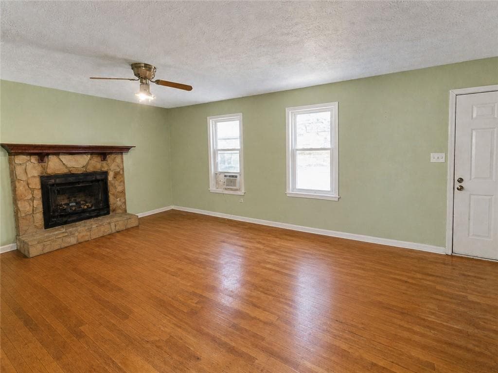 3 bedroom, 2 bathroom, 1,104 sq ft single family residence under contract at 133 Emily Drive, Dallas, GA 30157 — photo 2