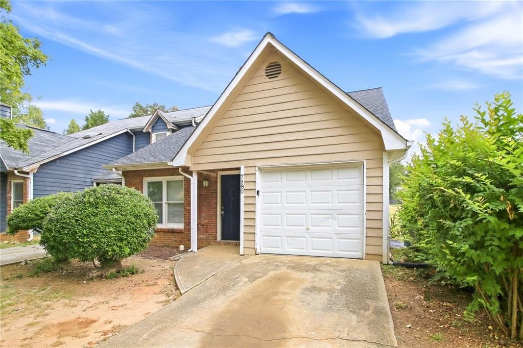 3 bedroom, 2 bathroom, 1,436 sq ft single family residence for rent at 7980 Woodlake Drive, Riverdale, GA 30274 for $1,940 a month — photo 2
