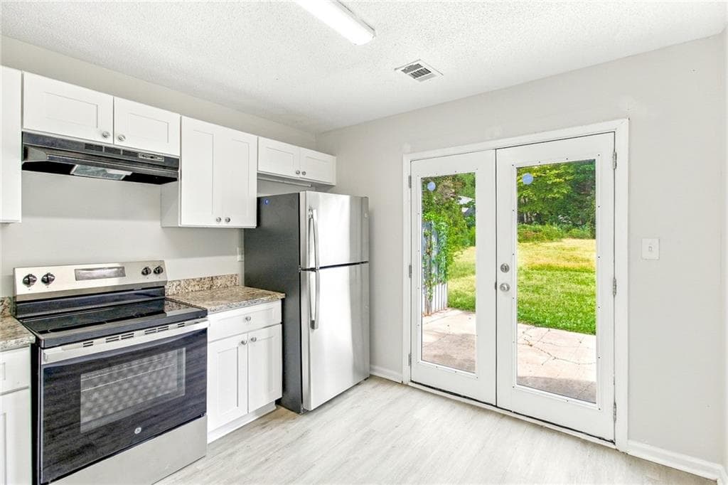 3 bedroom, 2 bathroom, 1,436 sq ft single family residence for rent at 7980 Woodlake Drive, Riverdale, GA 30274 for $1,940 a month — photo 3