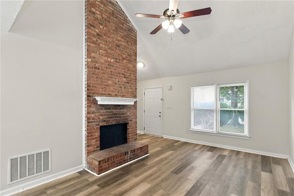3 bedroom, 2 bathroom, 1,436 sq ft single family residence for rent at 7980 Woodlake Drive, Riverdale, GA 30274 for $1,940 a month — photo 5