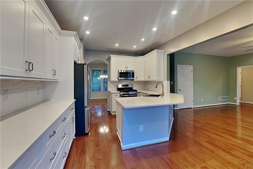4 bedroom, 3 bathroom, 2,021 sq ft single family residence for rent at 327 Laurel Glen Crossing, Canton, GA 30114 for $2,550 a month — photo 4