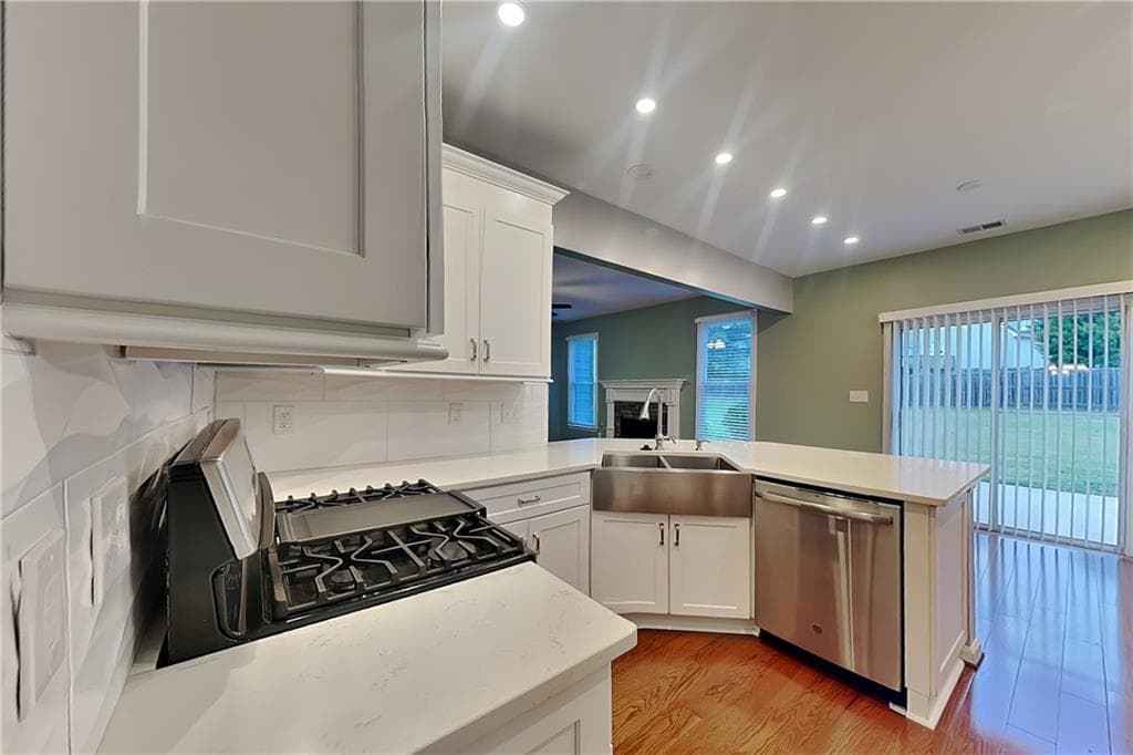 4 bedroom, 3 bathroom, 2,021 sq ft single family residence for rent at 327 Laurel Glen Crossing, Canton, GA 30114 for $2,550 a month — photo 5