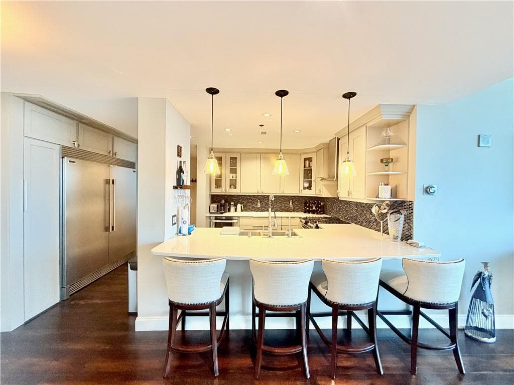 2 bedroom, 2 bathroom, 1,742 sq ft condominium for sale at 3338 Peachtree Road 2303, Atlanta, GA 30326 — photo 3