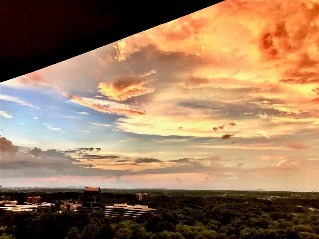 2 bedroom, 2 bathroom, 1,742 sq ft condominium for sale at 3338 Peachtree Road 2303, Atlanta, GA 30326 — photo 5