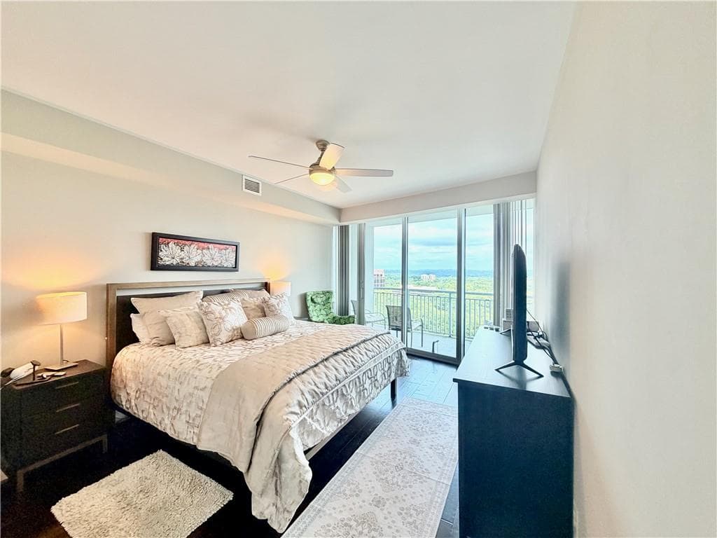2 bedroom, 2 bathroom, 1,742 sq ft condominium for sale at 3338 Peachtree Road 2303, Atlanta, GA 30326 — photo 6