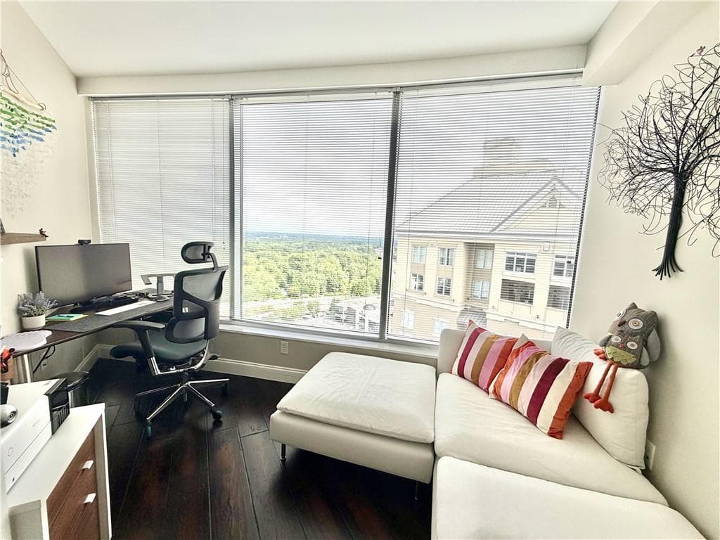 2 bedroom, 2 bathroom, 1,742 sq ft condominium for sale at 3338 Peachtree Road 2303, Atlanta, GA 30326 — photo 7