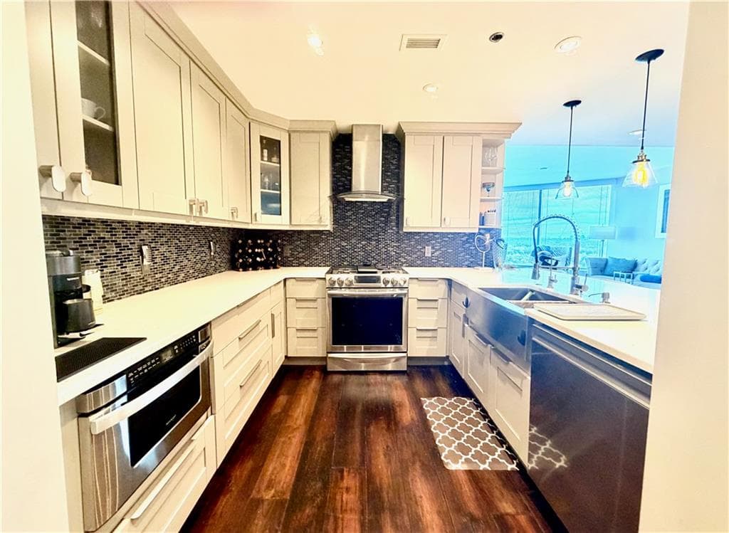 2 bedroom, 2 bathroom, 1,742 sq ft condominium for sale at 3338 Peachtree Road 2303, Atlanta, GA 30326 — photo 10