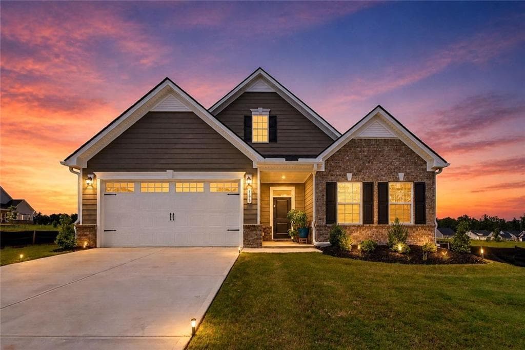 3 bedroom, 2 bathroom, 2,114 sq ft single family residence for sale at 1173 Burlington Court, Mcdonough, GA 30253 — photo 2